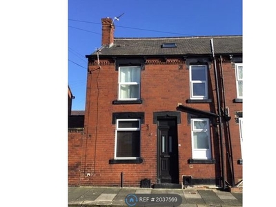 Terraced house to rent in South End Terrace, Leeds LS13