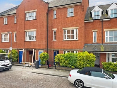 Town house to rent in Ravensworth Gardens, Cambridge CB1