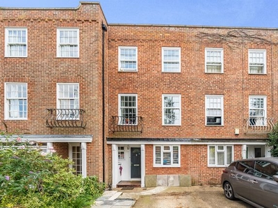 Town house to rent in Wayside Mews, Maidenhead SL6