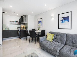 1 Bedroom Apartment For Rent In 52 Prince Of Wales Road, London