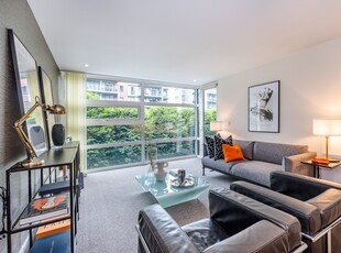 1 bedroom property to let in Queenstown Road Battersea SW8