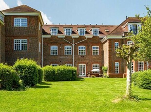 2 Bedroom Retirement Property For Sale In Berkhamsted, Castle Village