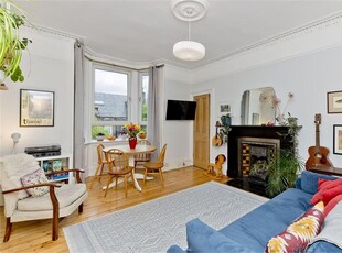 3 bed first floor flat for sale in Leith Links