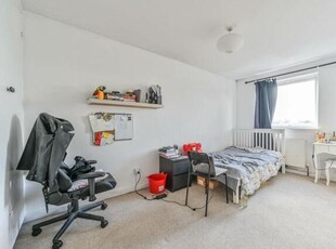 3 Bedroom Flat For Sale In Battersea, London