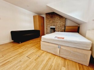 3 bedroom flat to rent Hornsey, N22 6TN