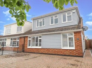 3 bedroom semi-detached house for sale Canvey Island, SS8 0NB