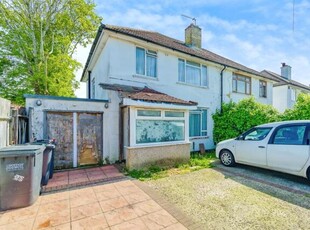 3 Bedroom Semi-detached House For Sale In New Addington, Croydon