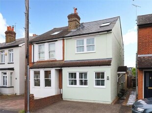3 Bedroom Semi-detached House For Sale In Walton-on-thames