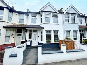3 bedroom terraced house for sale Southend-on-sea, SS0 9XG