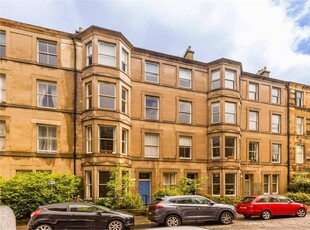4 bed second floor flat for sale in Lauriston