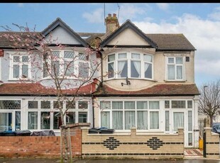 4 bedroom end of terrace house for sale London, SW16 5TU