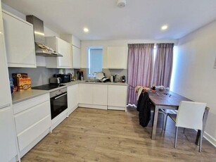 4 bedroom flat to rent London, E16 1FN