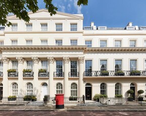 5 bedroom luxury House for sale in London, England