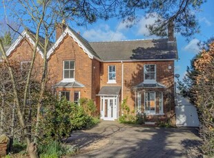 5 Bedroom Semi-detached House For Sale In Saffron Walden