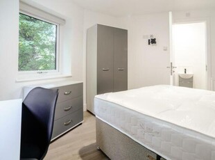 6 Bedroom Duplex For Rent In Beeston