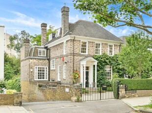 6 bedroom luxury Detached House for sale in London, England