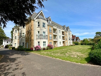 2 bedroom apartment for sale in The Goffs, Eastbourne, BN21
