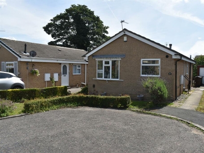 2 bedroom detached bungalow for sale in Moffat Close, Bradford, BD6