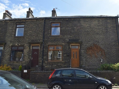 3 bedroom terraced house for sale in Stone Leigh, Queensbury, Bradford, BD13