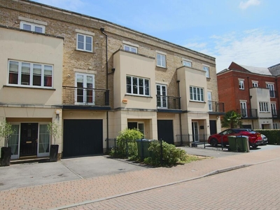 4 bedroom town house for sale in Bassett, Southampton, SO16