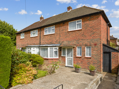 2 bedroom property for sale in Clifton Close, CATERHAM, CR3