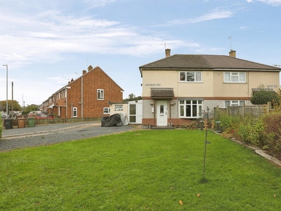 2 bedroom semi-detached house for sale in Canterbury Road, Worcester, WR5