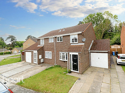 4 bedroom semi-detached house for sale in Wigmore Close, Ipswich, IP2