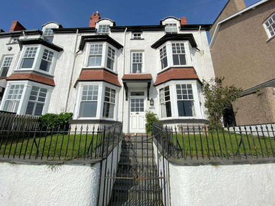 5 Bedroom Town House For Sale In Aberdyfi, Gwynedd