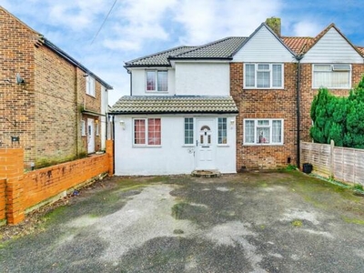 4 Bedroom Semi-detached House For Sale In New Addington, Croydon